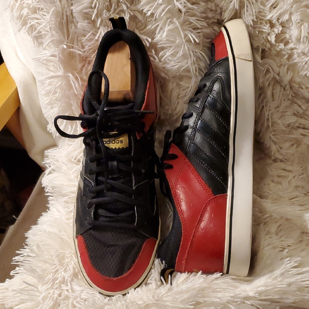 adidas Men’s Varial II Low Black and Red Low-Top Sneakers with White Sole